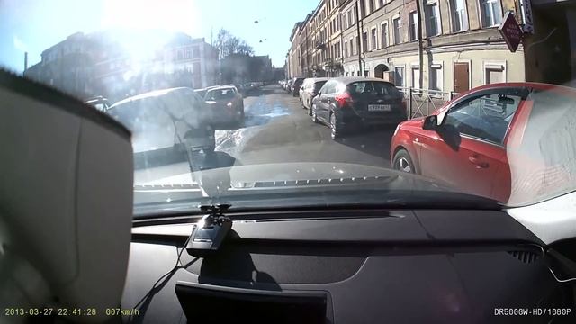 Пинок в дверь за облитого ребенка смотреть онлайн