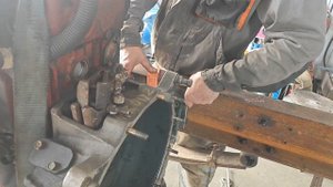 Примерка литья, передней пневмы. Изготовление центральной накладки усилителя рамы