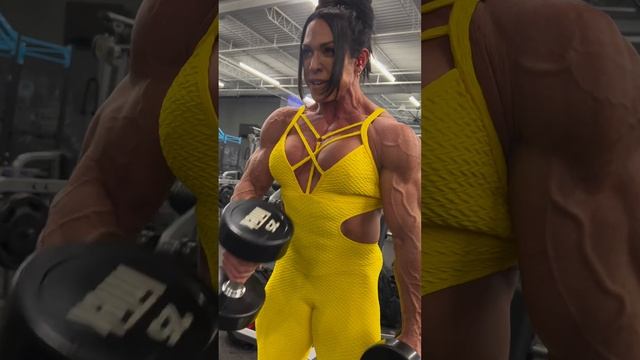 Как дела в качалке пацаны? 😅 смотреть онлайн