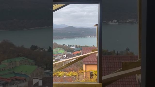 Нереальный вид! Фахверк на берегу Абрау-Дюрсо. Красивый дом с красивым видом!
