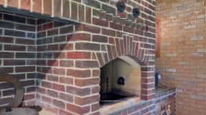 Беседка с барбекю из кирпича ручной формовки!