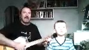 Светит месяц возле булочной и колбасной