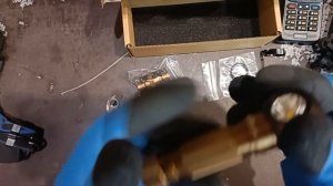 Фонарик Sofirn SP40 против дешевых налобных фонариков. Весь хорош, но есть одна проблема
