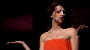 Алиана поёт прощальную песню Гобозову