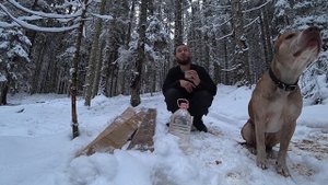 Землянка в лесу | Кровать в землянке | Готовлю баню в землянке