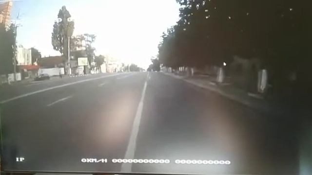 Дибил влетел головой в лобовое стекло автобуса. Ростов на дону смотреть онлайн