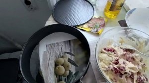 Напекли с б.Валей Быстрый пирог с ягодами)) Рыбки сходят с ума...
