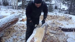 Окорка бревна
