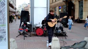 Уличные музыканты исполняют песню группы Би2 /  Street Musicians  sing a song of Bi-2 group