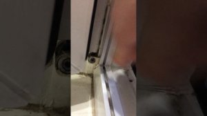 Регулировка пластиковой двери