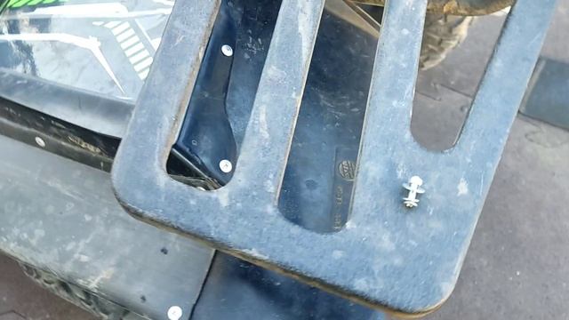 Установка брызговиков на квадроцикл.