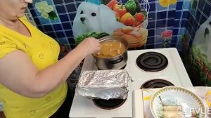 Сижу с внученькой /// Вяжу шапки /// Выпал снег ///