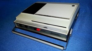 Электрофон полуавтомат переносный Лидер-302. 1972 г.