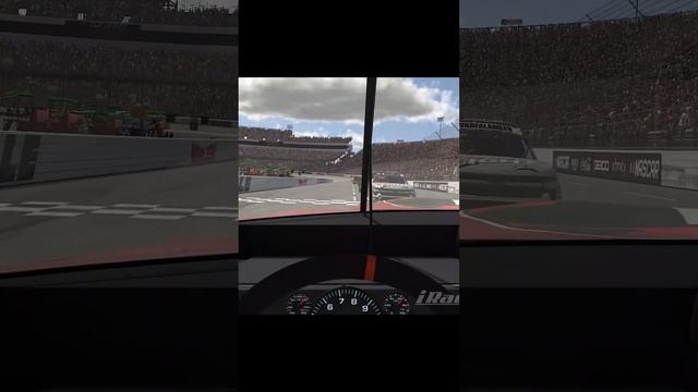 СЛОМАЛ КОРОБКУ ЕДЕТ ЗАДОМ #nascar #memes #simracing #gaming #shorts