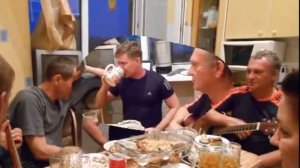 Вечером на кухне.