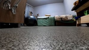 Следил за мамой...