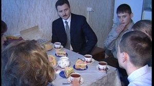 2002.04.16 Мегион  спец репортаж посещение В.М.Игнатко новоселов молодых специалистов