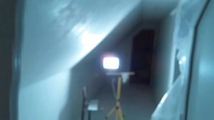 установка пластиковых дверей в проем в доме с мансардным этажом.