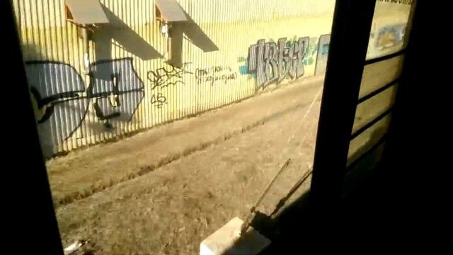 Электричка разваливается в Москве. Дверь может отвалиться как это было недавно в Томилино