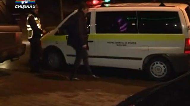 Doi suspecti in cazul furtului din masina primarului Dorin Chirtoaca, RETINUTI Ce au gasit politist смотреть онлайн
