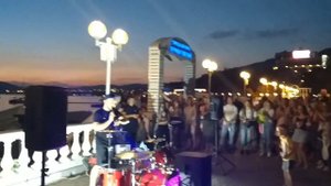 Вечерний Геленджик. Барабанщик Максим. Его инстаграм и ютуб канал MDSHOW.