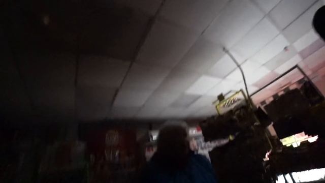 ДРАКА В СЕЛЬСКОМ МАГАЗИНЕ / БОРЗЫЕ ХАБАЛКИ БЫКУЮТ смотреть онлайн