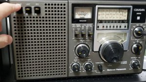 Reception of RNZI on 5945kHz with TECSUN H-501, 2 Panasonic RF-2200s and YAESU FRG-7