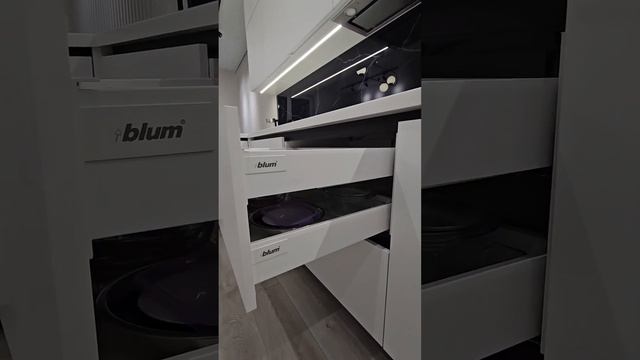 Как мы спрятали ящик для столовых приборов#мебель #кухни #дизайнинтерьера #ремонт#кухнилипецк смотреть онлайн