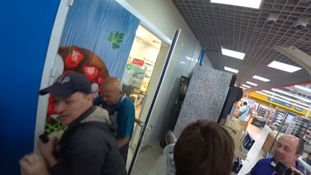 ГРАБЯТ ПОКУПАТЕЛЕЙ!!! ПОДГОРЕЛО ОЧКО!!! смотреть онлайн