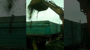 Погрузка земли,трактором т40 и навесным погрузчиком
