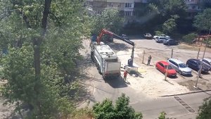 Подземный мусоросный контейнер. Выгрузка