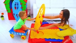 Влад и Никита Pretend Play с игровым домиком для детей