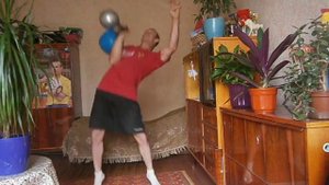 Подъем гирь 64 кг.одной рукой - 8 раз.Lift gira(kettlebells) 64 kg.one hand-8 reps.