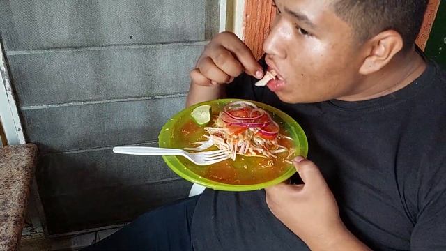 Enchiladas con papas y sopes bien ricos en la Cebaduría Andreas de Zamora, Cotidiano399 смотреть онлайн