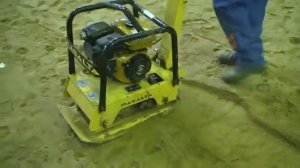 Виброплита Masalta в работе