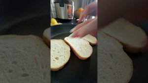 Карамельные Тосты или Брускетта с сыром бри и грушей #рецепты #закуска #деликатесы