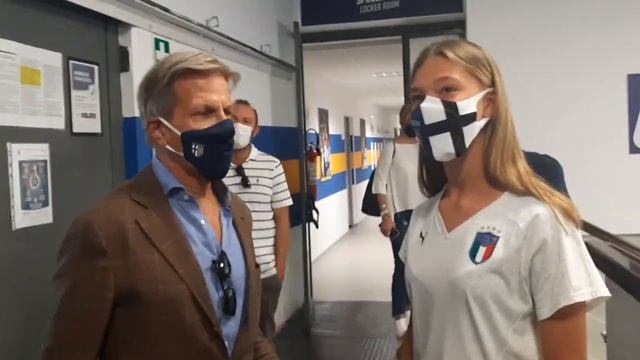 Il presidente Krause si congratula con Marta Sicuri prima calciatrice in Azzurro del Parma Femminil смотреть онлайн