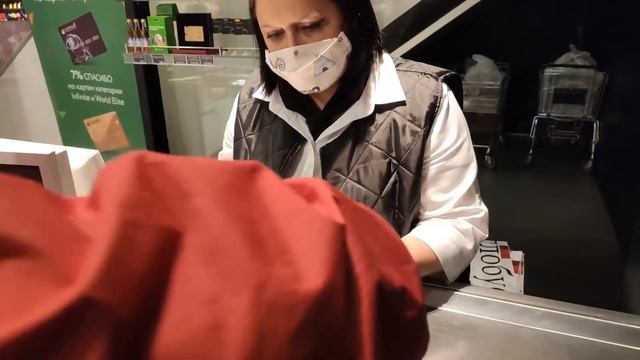 ПУСТЫННАЯ МОСКВА И ПРОСРОЧЕННЫЙ ГЛОБУС ГУРМЭ В ЦУМе.....