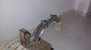 экскаватор из шприцов