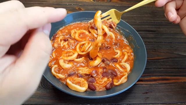 Остро-чесночные кальмары с фасолью : Простой рецепт смотреть онлайн