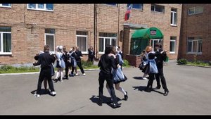 Последний звонок. Выпускной 2024 г.; 11"А" класс 81-я школа; общ. фотография и заключительный танец.
