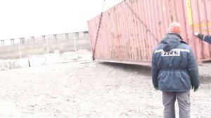 Испытание линейной траверсы для подъема контейнеров за нижнее фитинги