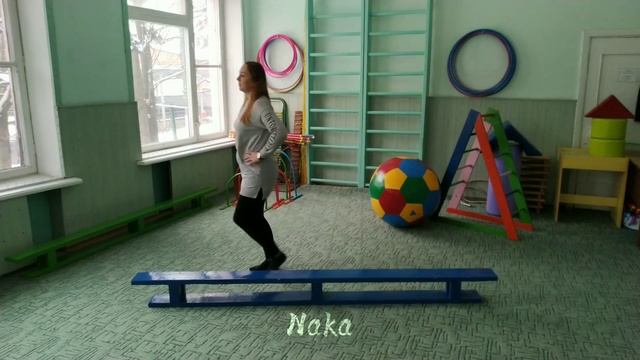 Фізична культура "Повзання по лаві, Ходьба з предметами"