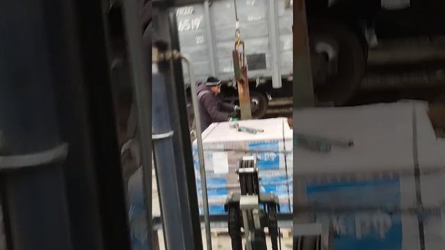 разгружаем кирпич с вагона смотреть онлайн