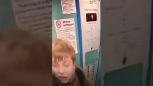 Неадекват против лифта!!!