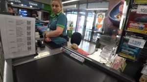 КОНЧЕНАЯ ДИРЕКТОР БЫКУЕТ, НАГЛУХО ПОПУТАЛА!!!