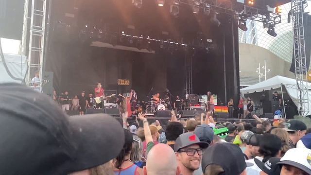 NOFX - Bob (Live in Denver) смотреть онлайн