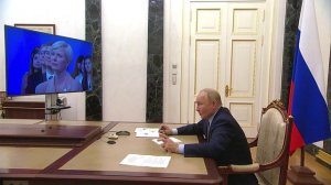 Путин встретился с финалистами всероссийских профессиональных конкурсов в сфере образования.