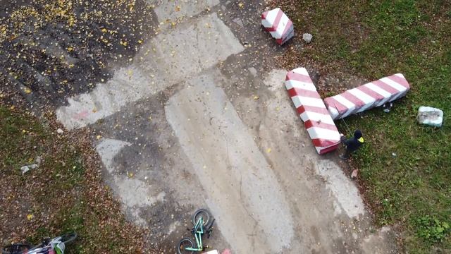 Велосипедная прогулка. Полет над осенней дорогой.