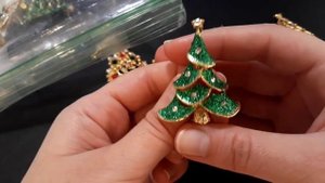 Распаковка лота с винтажными брошками ёлочками! Плюс украшения от MIRIAM HASKELL.